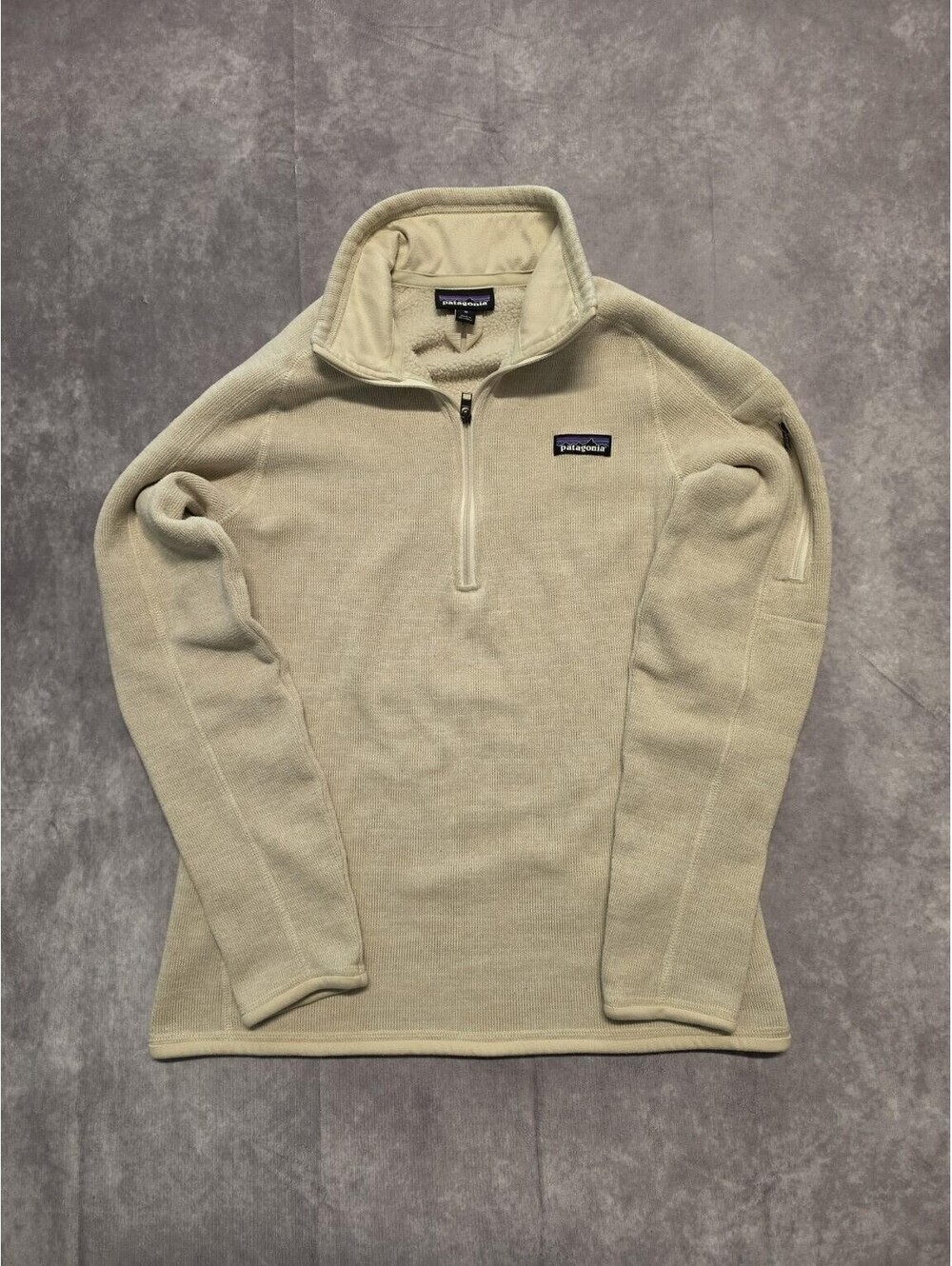 Patagonia Women's Size Small Beige Quarter-Zip Fleece Pullover Sweater.